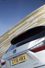 Lexus RX450hL 2018 года (UK)